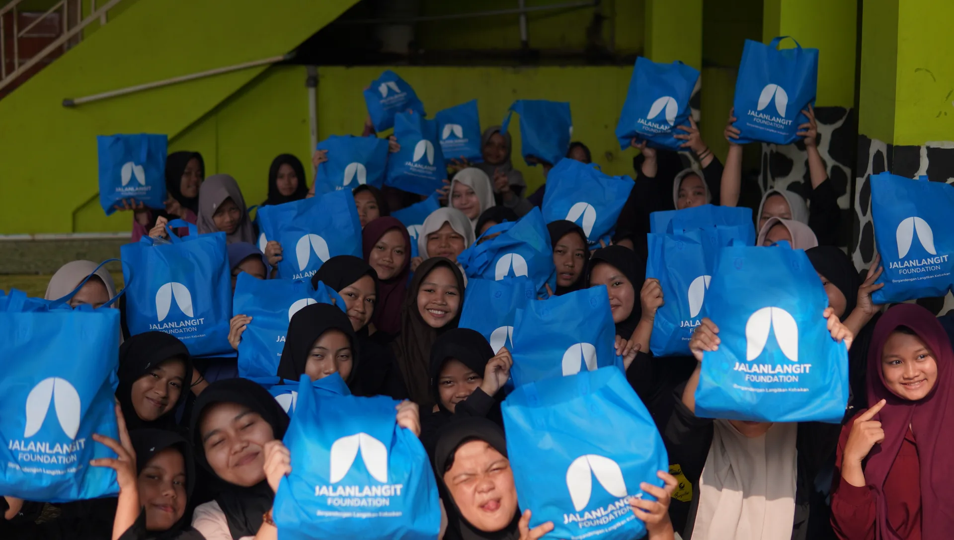 Semarak kebersamaan santriwati penerima manfaat program Jalan Langit Foundation