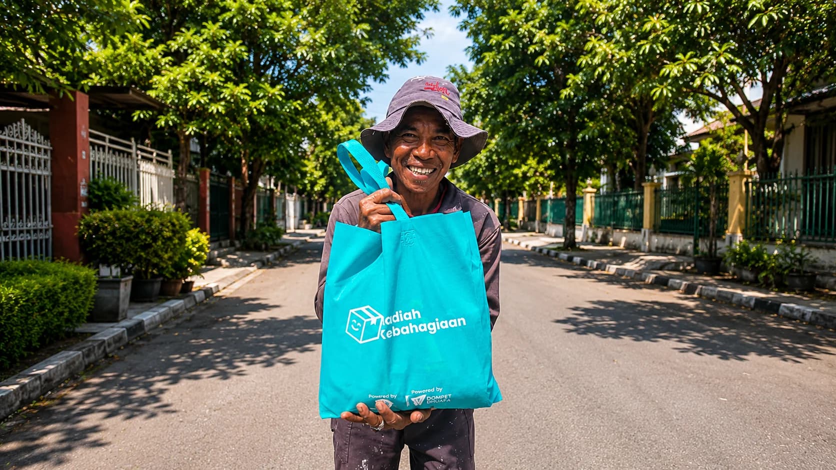 Apresiasi paket sembako berkah program Hadiah Kebahagiaan bagi pejuang nafkah
